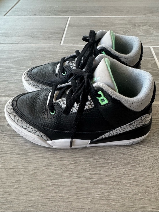 Kids Air Jordan 3 - Picture 3 of 7